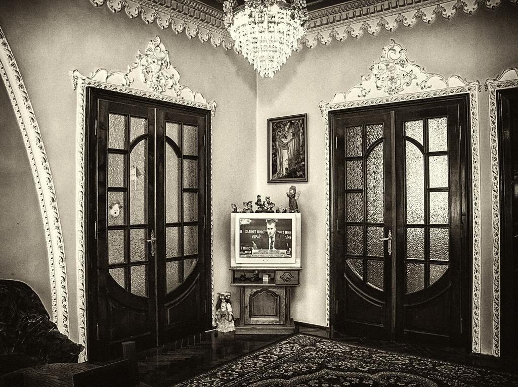 Vip-Apartments Angel Palas Çernivtsi Dış mekan fotoğraf