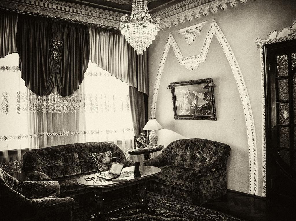 Vip-Apartments Angel Palas Çernivtsi Dış mekan fotoğraf