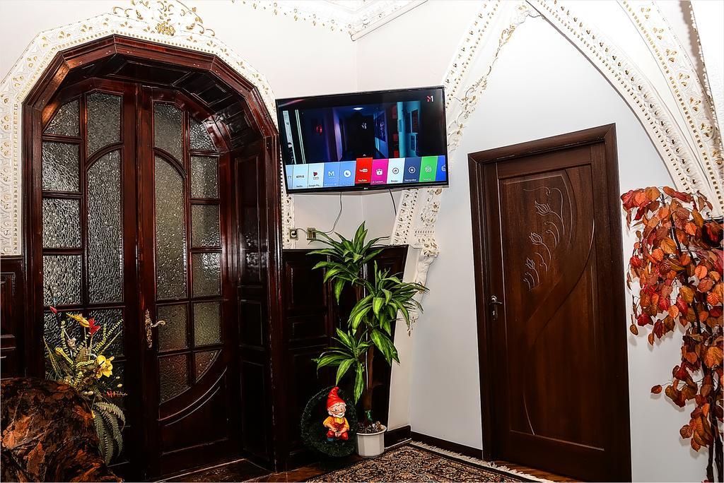 Vip-Apartments Angel Palas Çernivtsi Dış mekan fotoğraf